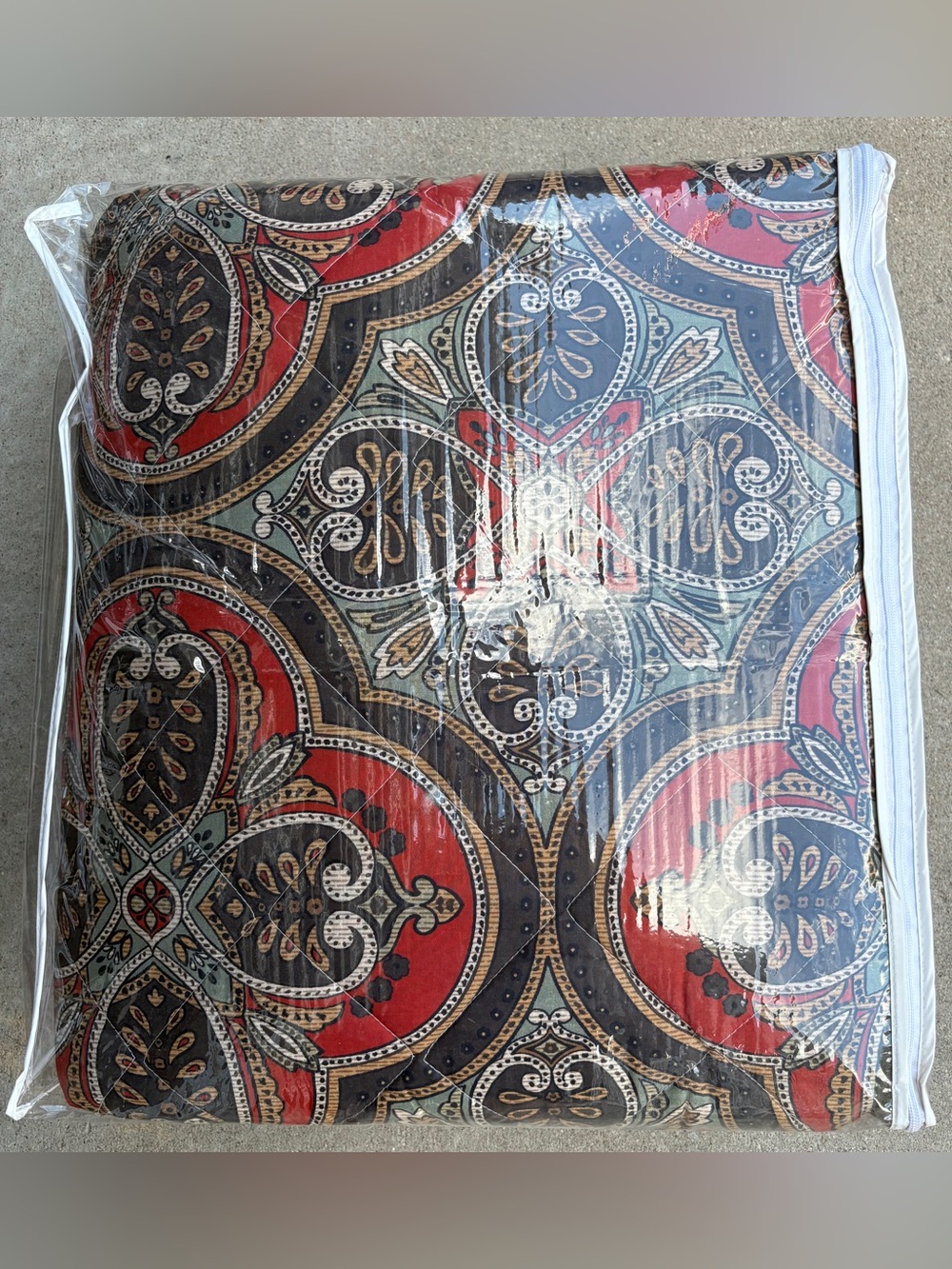 Decorative Paisley full comforter set Red, Black & Cream